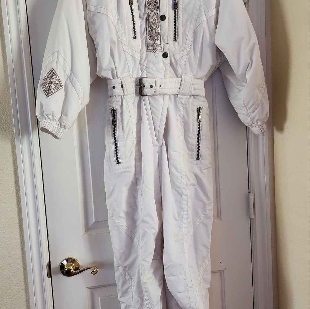 Women's size 6 ski one piece ski suit